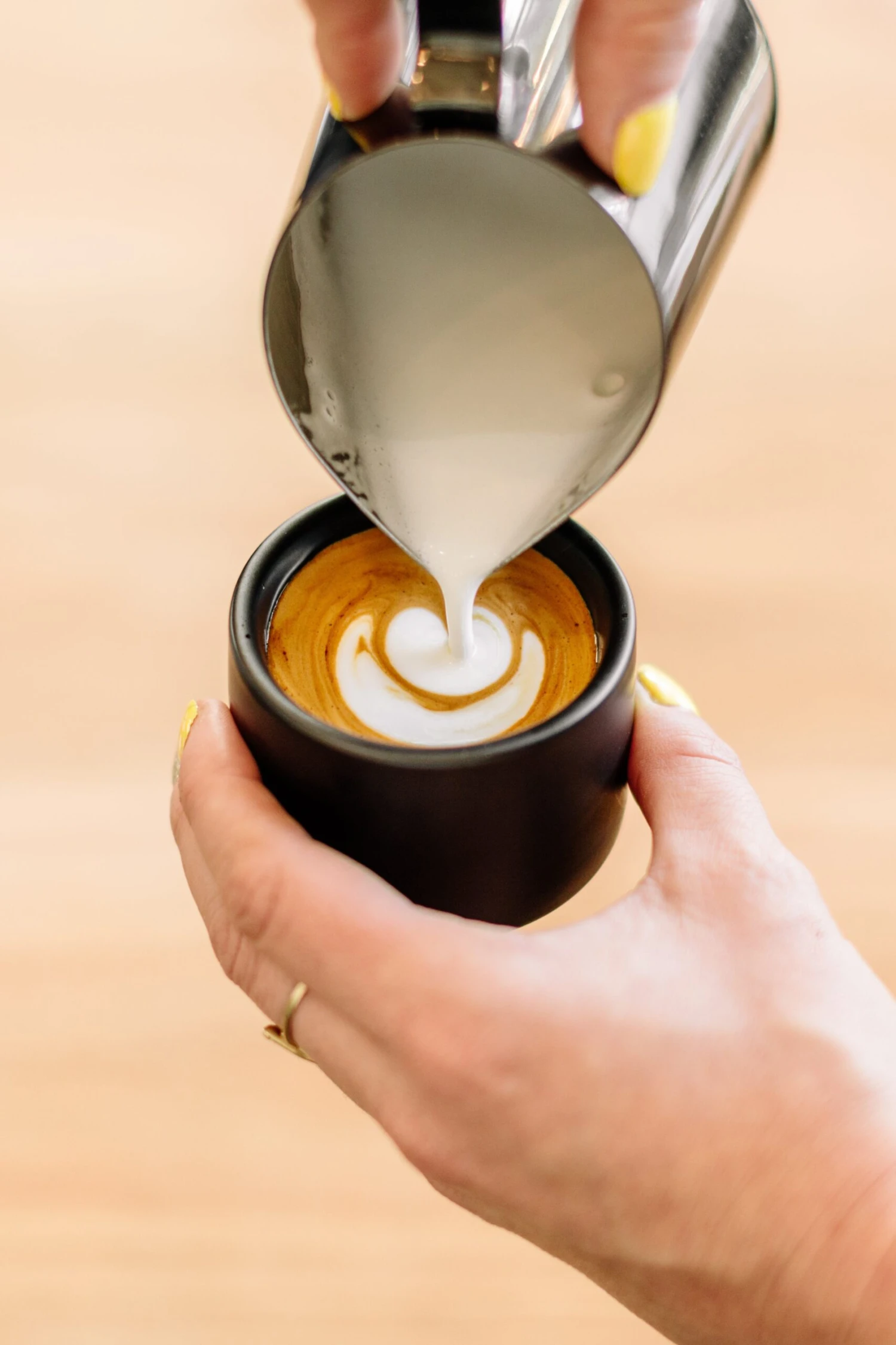 Fellow Eddy Steaming Pitcher 12oz - Graphite 2 Fellow Eddy Steaming Pitcher 12oz - Graphite - Image 2