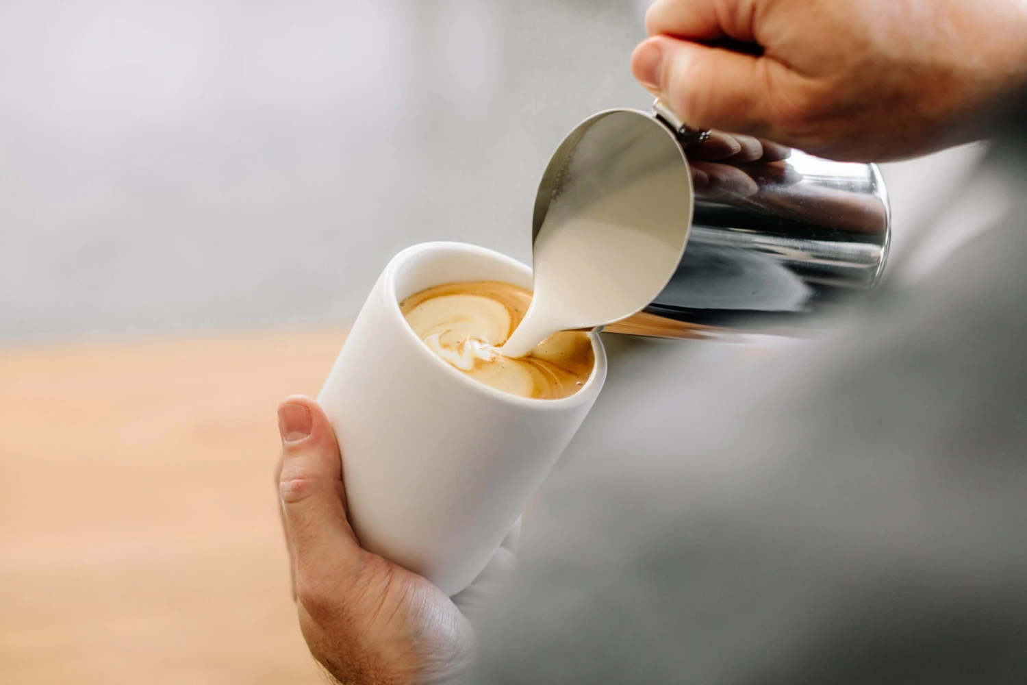 Fellow Eddy Steaming Pitcher 18oz - Graphite 3 Fellow Eddy Steaming Pitcher 18oz - Graphite - Image 3