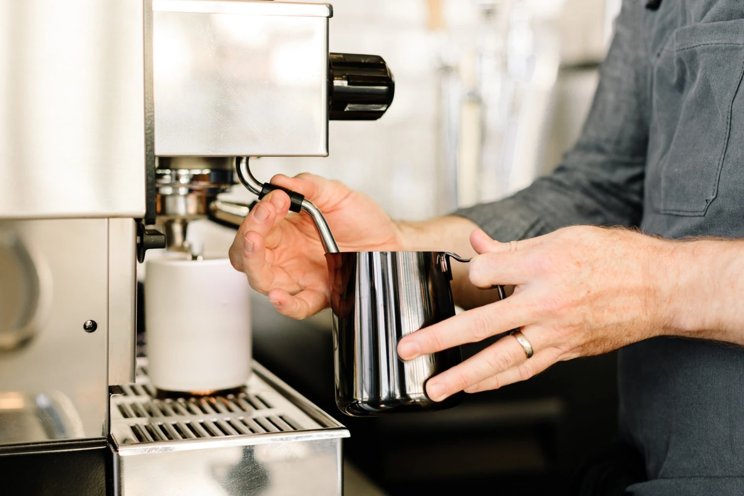 Fellow Eddy Steaming Pitcher 12oz - Graphite 3 Fellow Eddy Steaming Pitcher 12oz - Graphite - Image 3