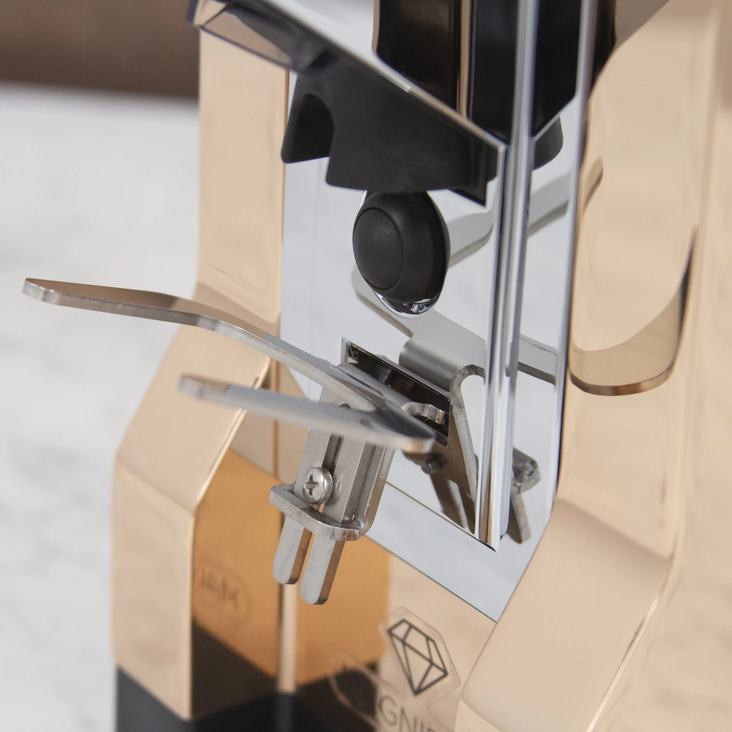 Eureka Mignon Magnifico Coffee Grinder In Pink Gold 8 Eureka Mignon Magnifico Coffee Grinder In Pink Gold - Image 8