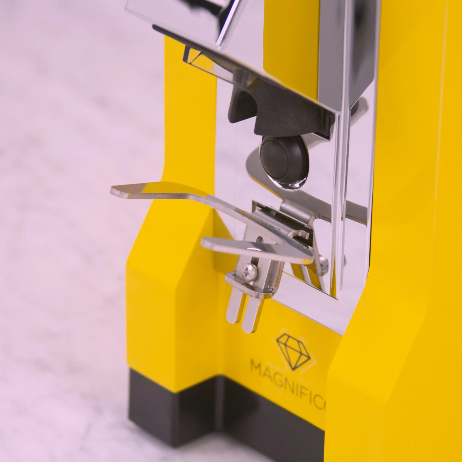 Eureka Mignon Magnifico Coffee Grinder In Yellow 8 Eureka Mignon Magnifico Coffee Grinder In Yellow - Image 8