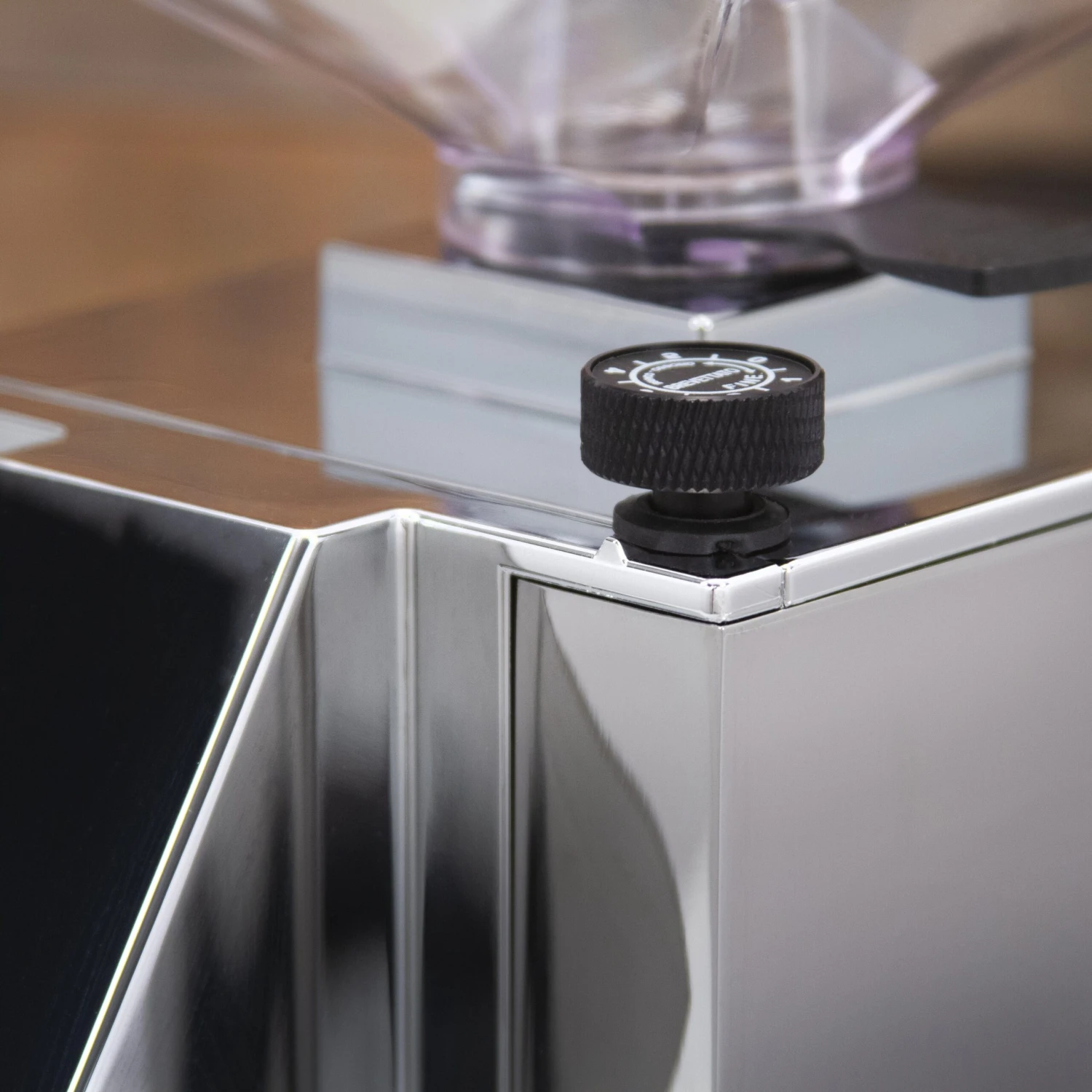 Eureka Mignon Silenzio Espresso Grinder In Amaranth 3 Eureka Mignon Silenzio Espresso Grinder In Amaranth - Image 3