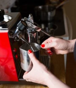 Fellow Eddy Steaming Pitcher 18oz - Polished Steel -Coffee Discount Store TG7A2873eddypitcher 48e03366 4d2e 4329 a0db 847ef6665653